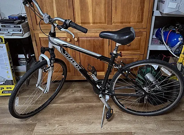 TREK MULTI TRACK 7100 Hybrid Bike, Aluminum Med Frame Black Silver 700c Wheel